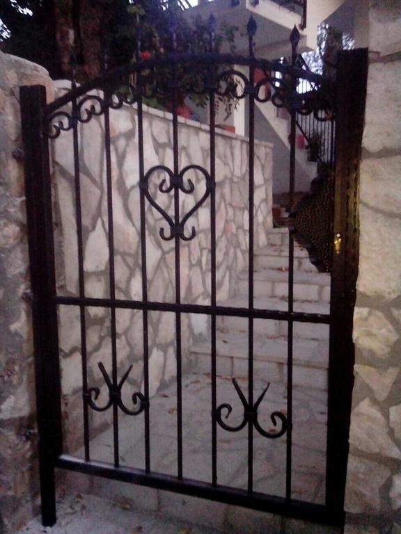 Apartmani Roganovic Lustica Exterior photo